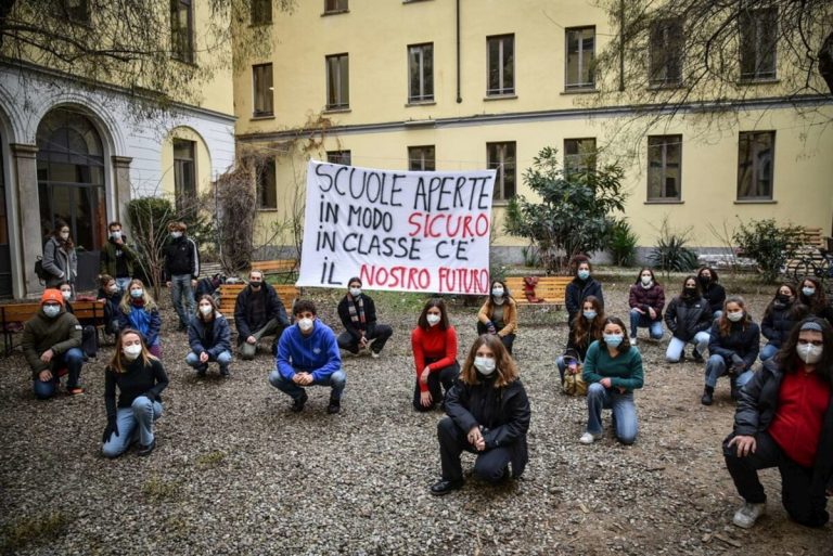 Il preside e gli studenti uniti nell’occupazione del liceo Parini