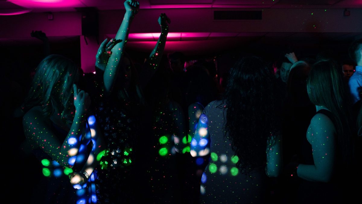 Festa abusiva con droga e alcool nel loft: arrestato un 23enne
