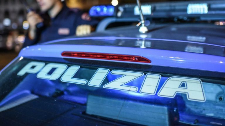 Covid, festa in un albergo vicino al Duomo: denunciati 18 giovani