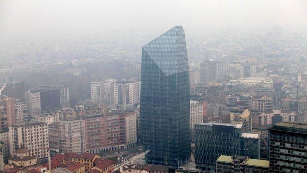 Inquinamento, Legambiente: “A Milano ormai c’è aria malata”