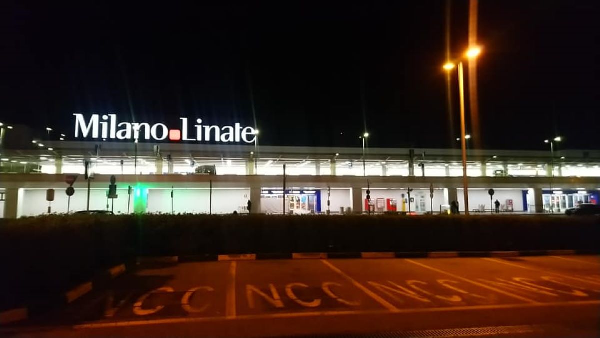 Tassista picchiato a Linate: il cliente non voleva pagare ora è indagato