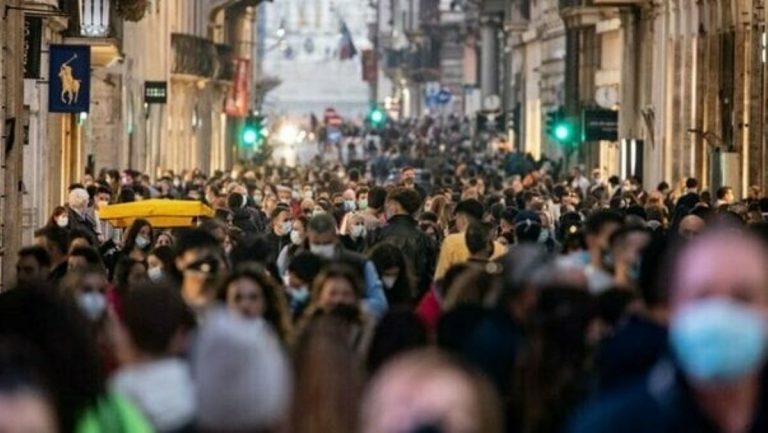 Controlli anti covid nel weekend a Milano, i gestori: “Fateci lavorare”