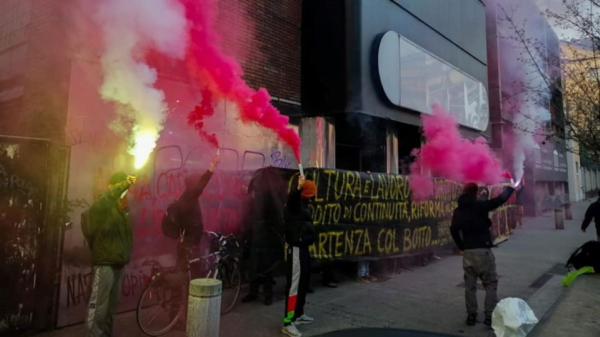Ex cinema Arti: protesta di lavoratori dello spettacolo e studenti