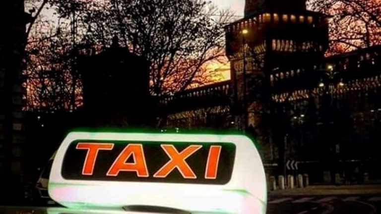 Taxi a Milano: il voucher diventa una tessera prepagata