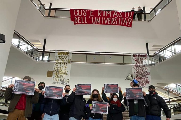 Blitz alla Statale di Milano: continua la protesta degli studenti