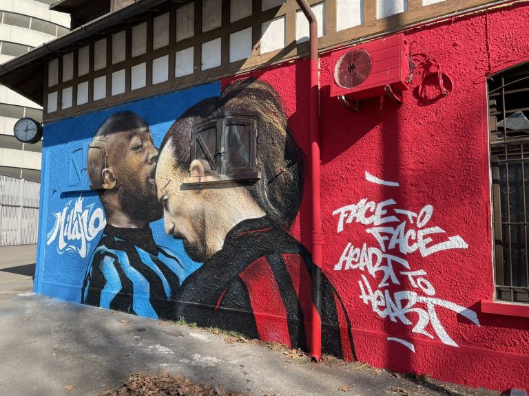 Calcio, domenica si gioca il derby di Milano: allerta assembramenti