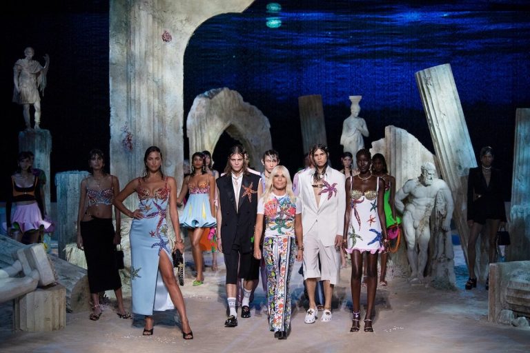 Milano Fashion Week, Versace sfilerà dopo la settimana della moda