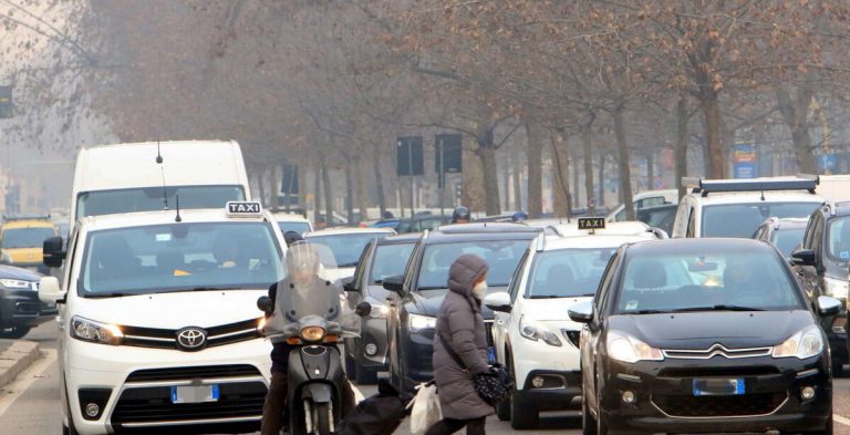Ancora pessima la qualità dell'aria a Milano, alti i valori di PM10