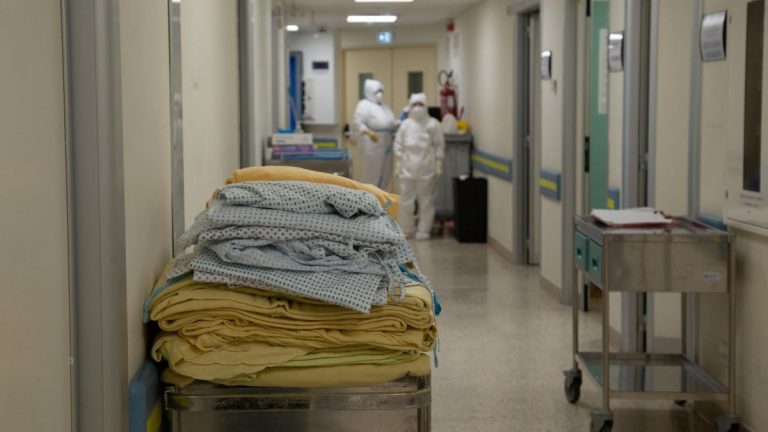 Focolaio all’istituto tumori di Milano: 6 casi nello stesso reparto