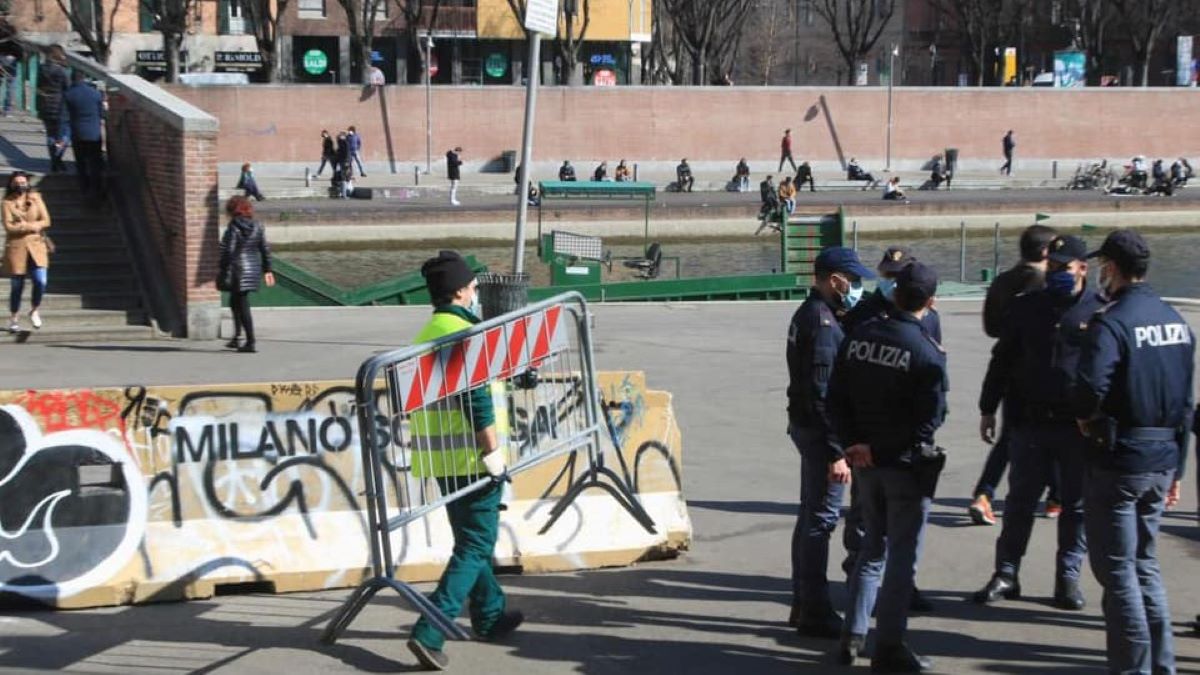 Sala contro gli assembramenti: “Se non si rispettano le regole si paga”