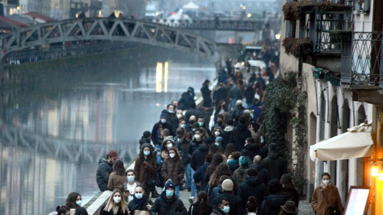Milano preda delle varianti: focolai sparsi e l’indice Rt sale a 1,34