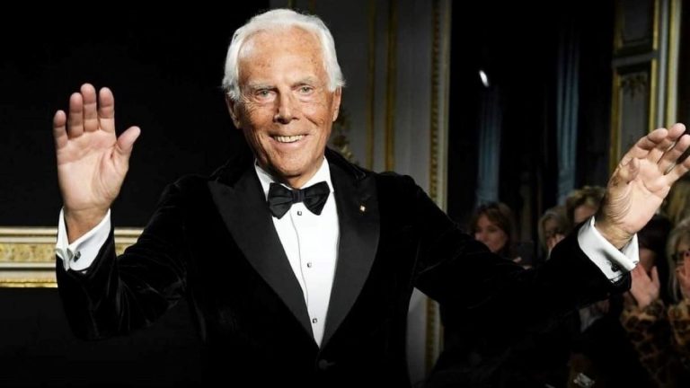 Vaccini anti covid: Armani trasforma il suo teatro in punto vaccinale