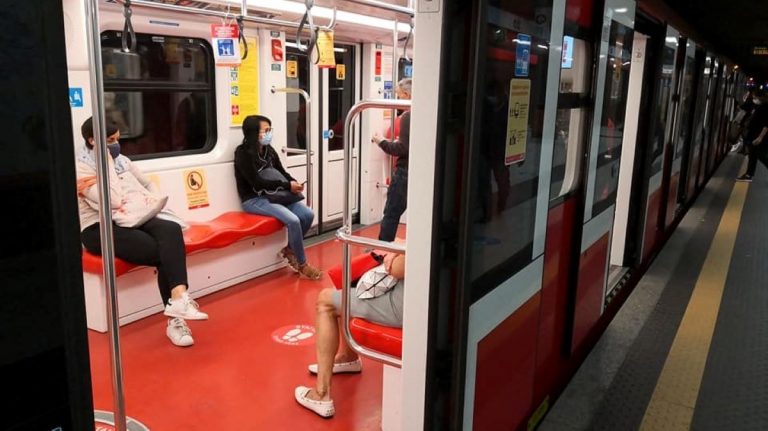 suicidio metro milano