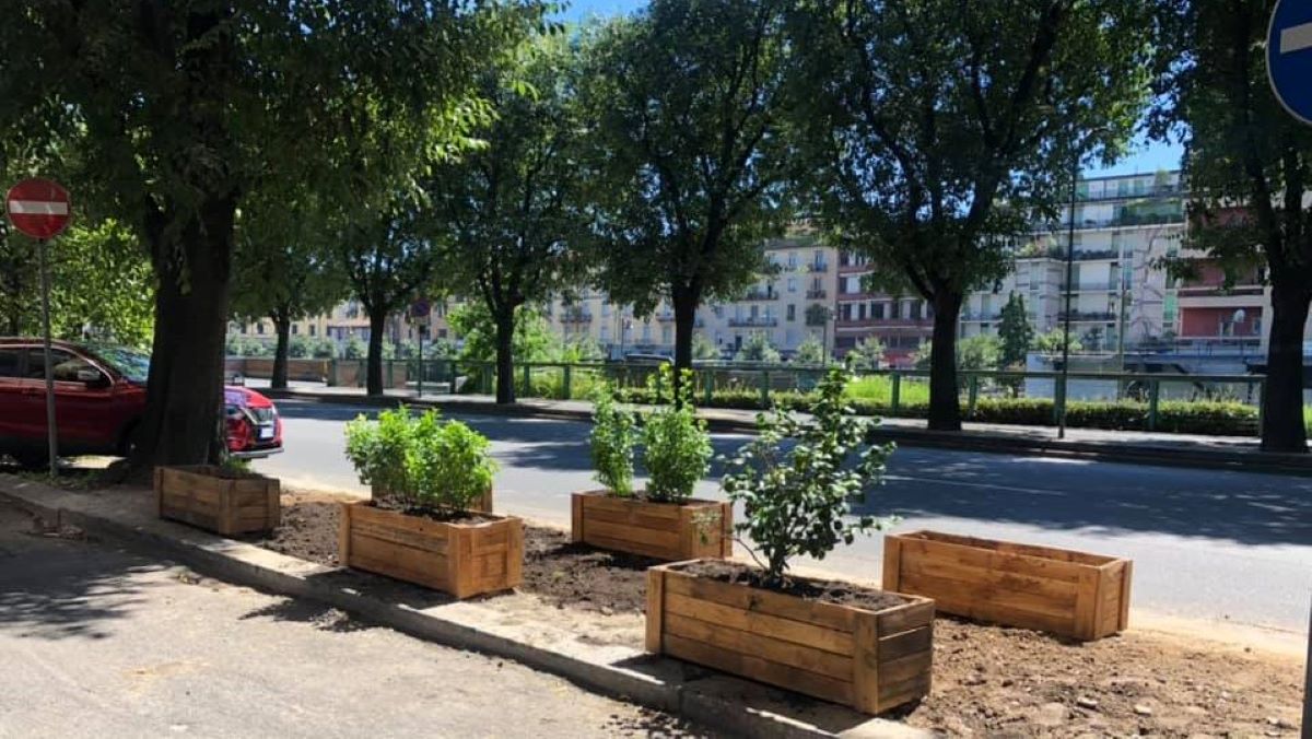 Fiori al posto delle auto a Milano, grazie ad “adotta il verde pubblico”