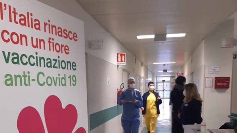 Situazione vaccini a Milano: hub vuoti e appuntamenti saltati