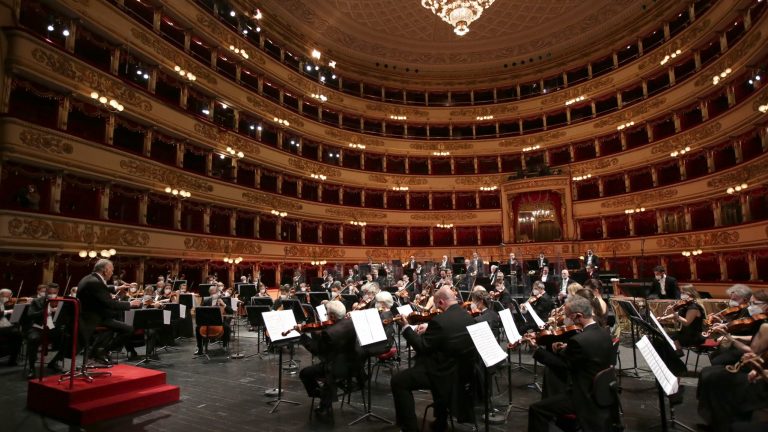 riapertura scala di milano