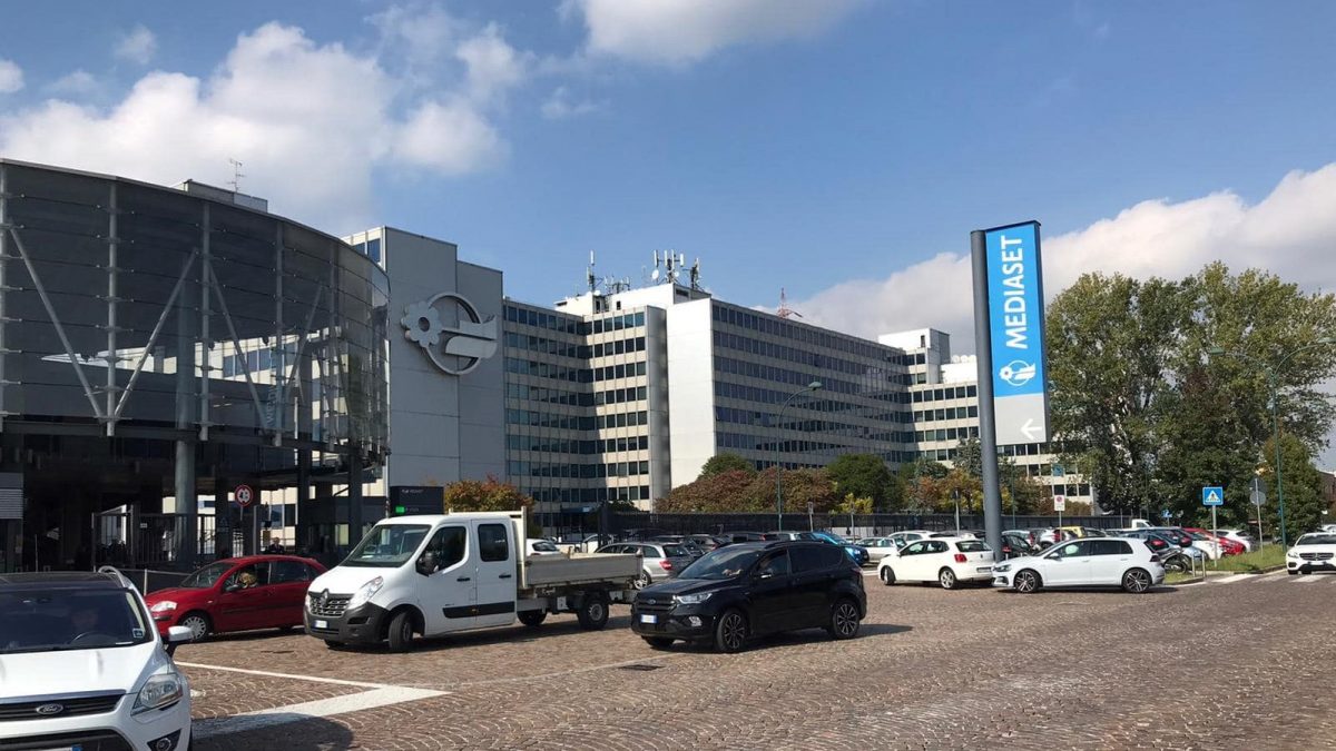 Vaccino anti covid nella sede Mediaset per dipendenti e popolazione