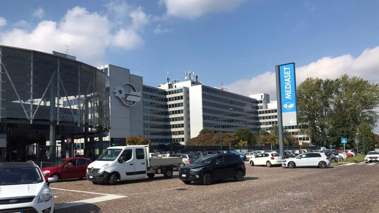 Vaccino anti covid nella sede Mediaset per dipendenti e popolazione