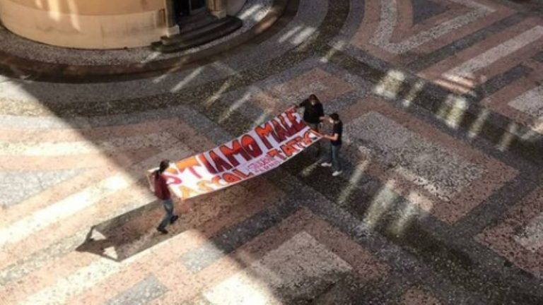 Occupato Liceo Parini di Milano, gli studenti: “Stiamo male, ascoltateci”