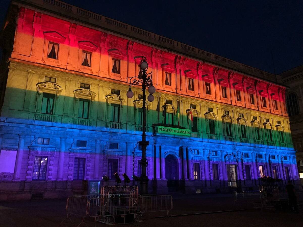 Pride: Palazzo Marino si tinge dei colori dell’arcobaleno