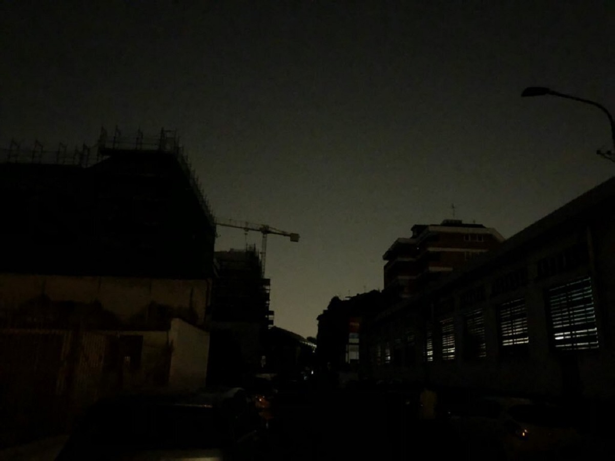 Milano colpita da blackout: grandi richieste di energia elettrica