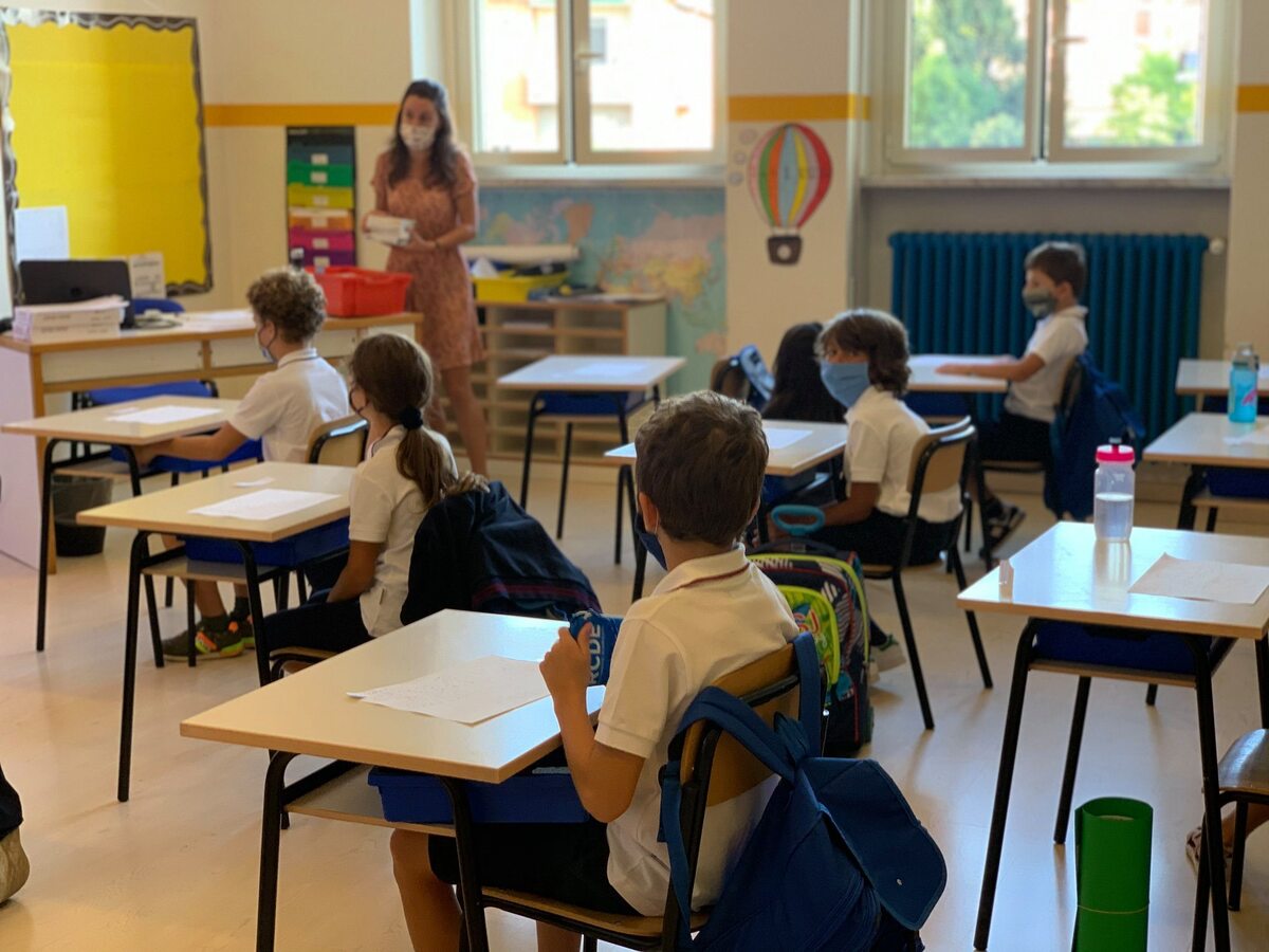 Maestre senza Green Pass: prime esclusioni a Milano