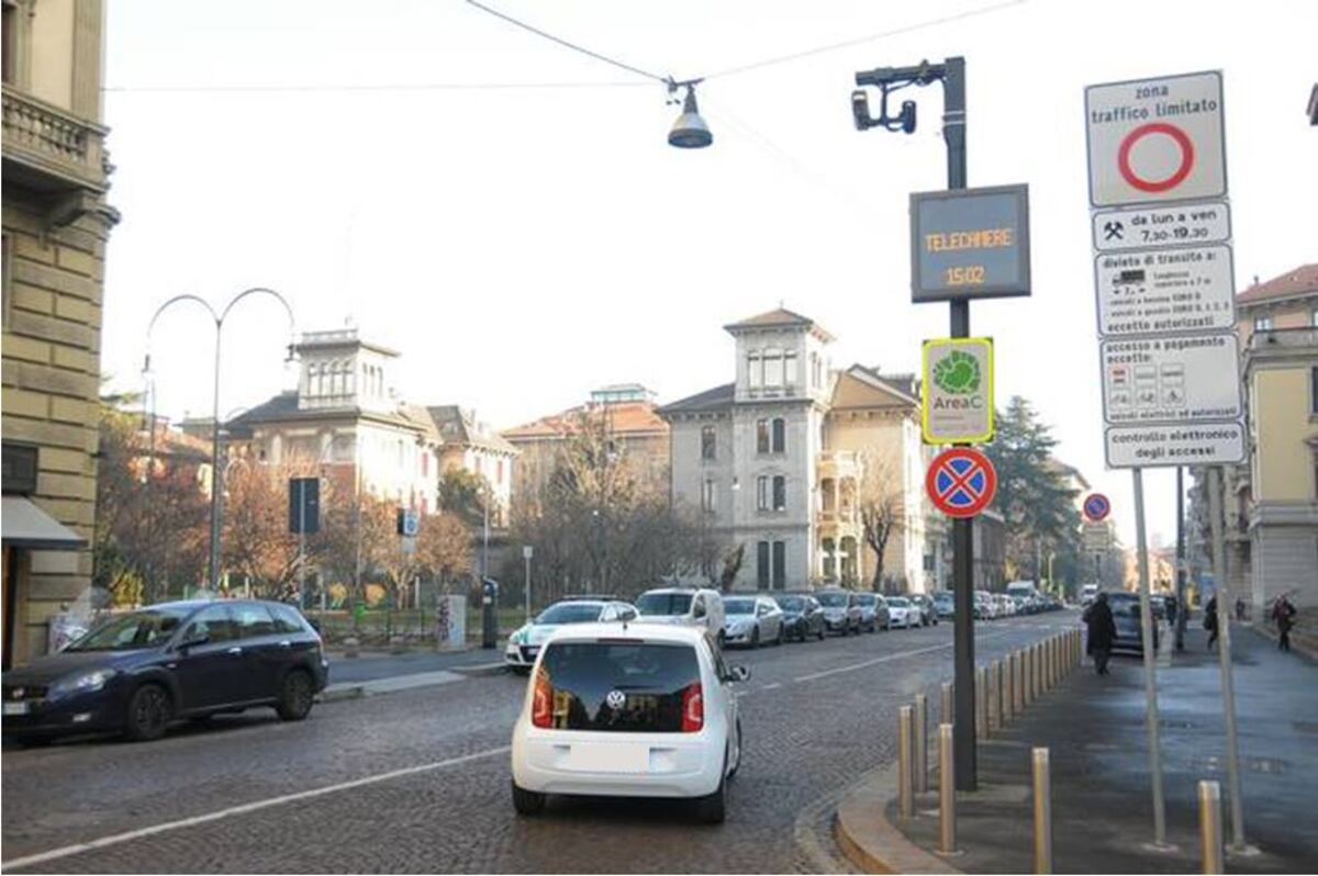 Area C, il Comune di Milano sospende i nuovi divieti