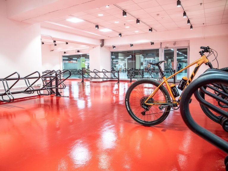 Parcheggio bici dentro la metro