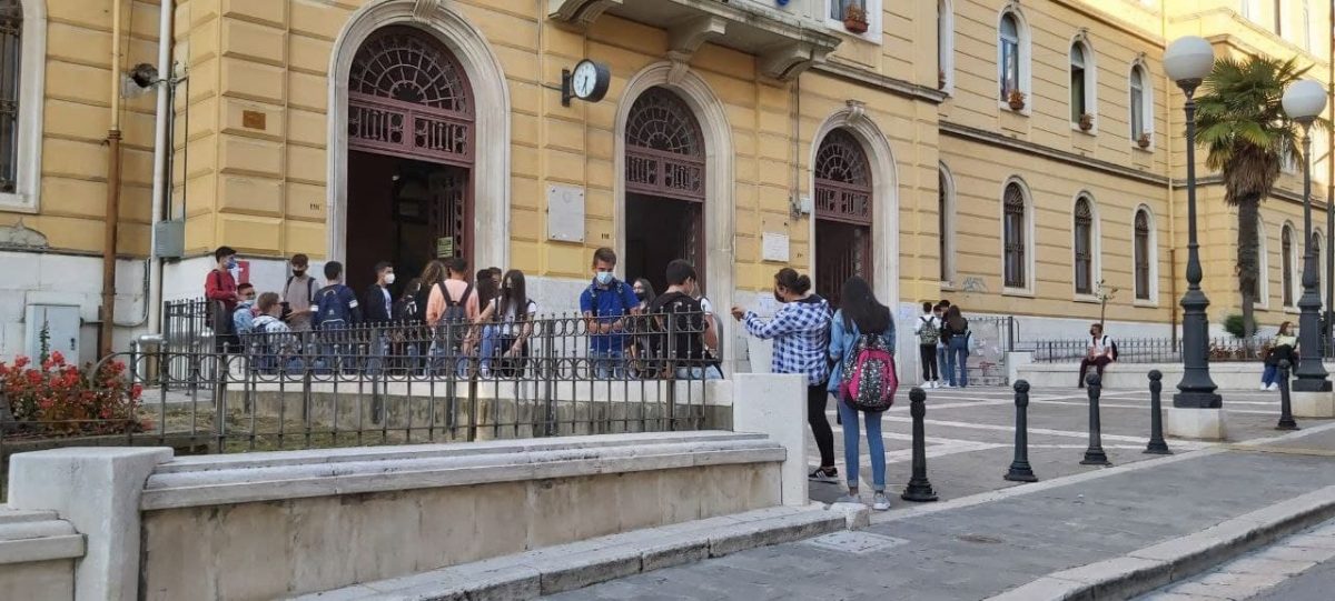 Trentasette classi in quarantena: primi casi Covid dopo l’inizio della scuola