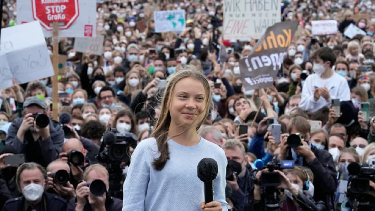Greta Thunberg a Milano per i Fridays For Future insieme a tanti giovani attivisti