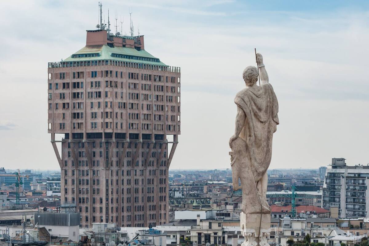 Al via i lavori sulla Torre Velasca: l’edificio rimarrà coperto fino al 2023