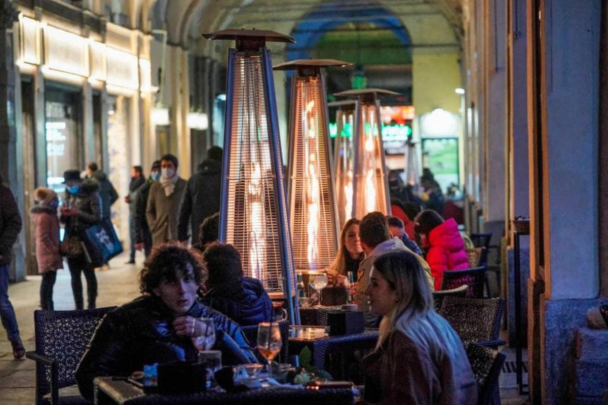 Ristoranti da tutto esaurito a Milano, Confcommercio: “Quest’anno -1,2 miliardi”