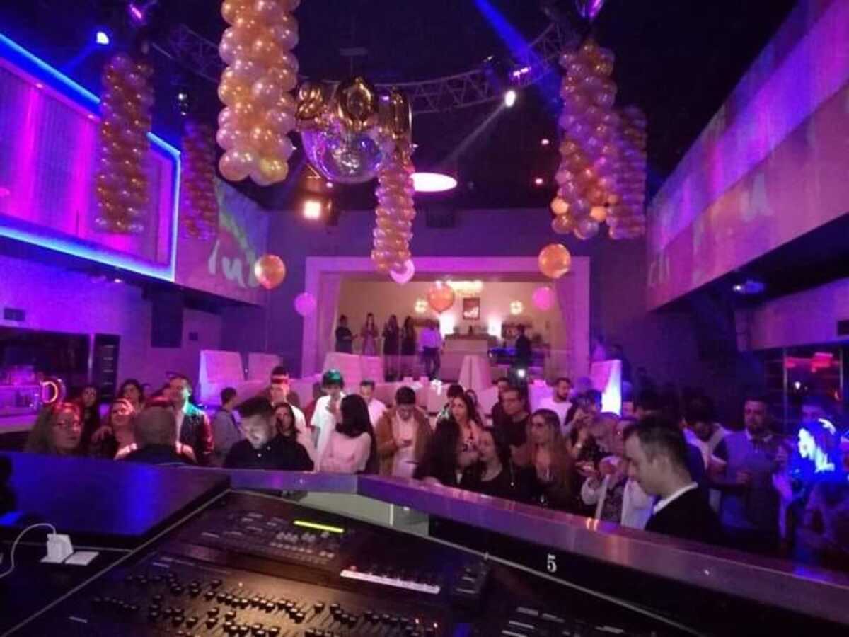A Milano riaprono le discoteche: torna al 100% la capienza di cinema e teatri