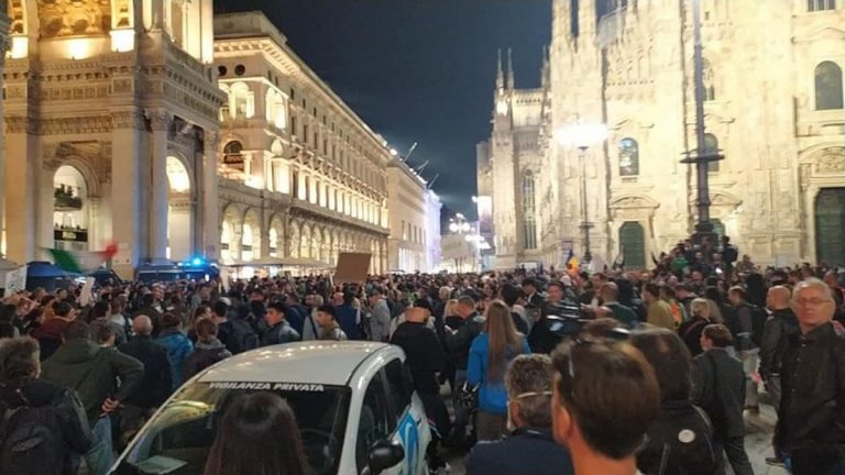 Milano ostaggio dei no green pass, Sala: “È frustrante. Sono incontrollabili”