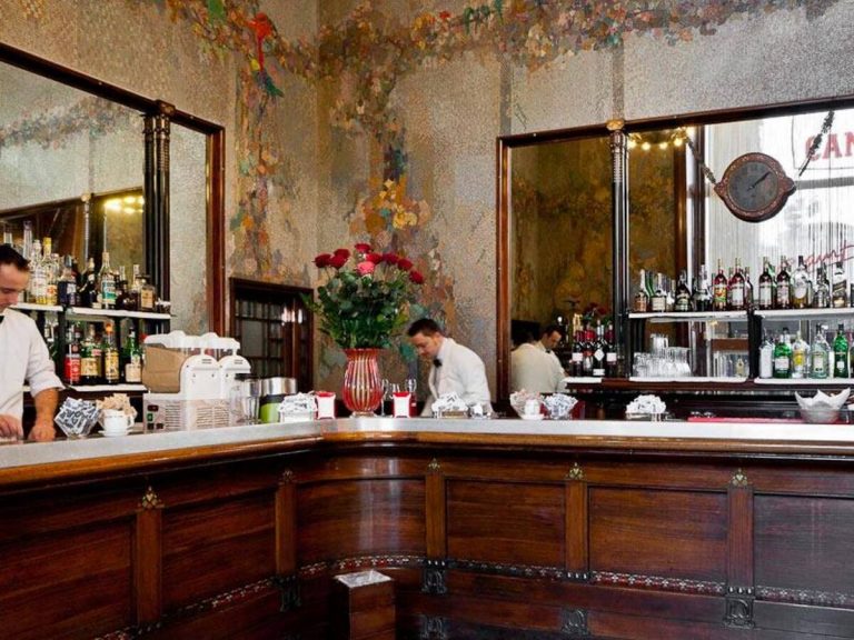 Bar Comparing Milano