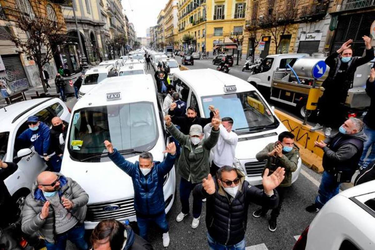 Sciopero dei taxi 24 novembre: la protesta a Milano