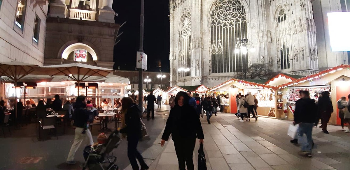 Dopo 2 anni, a Milano, tornano i mercatini di Natale in piazza del Duomo