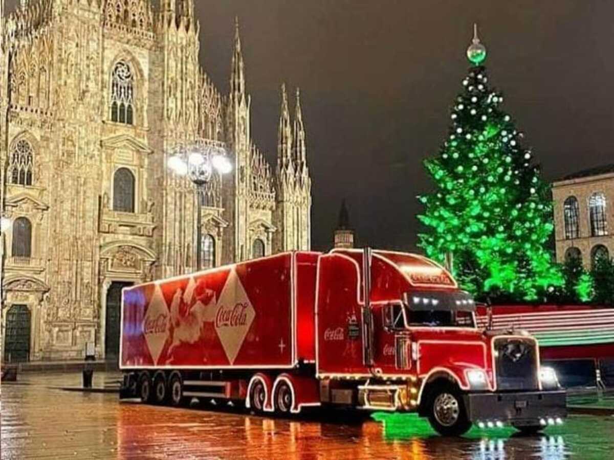 Natale 2021: a Milano arriva il camion della Coca Cola