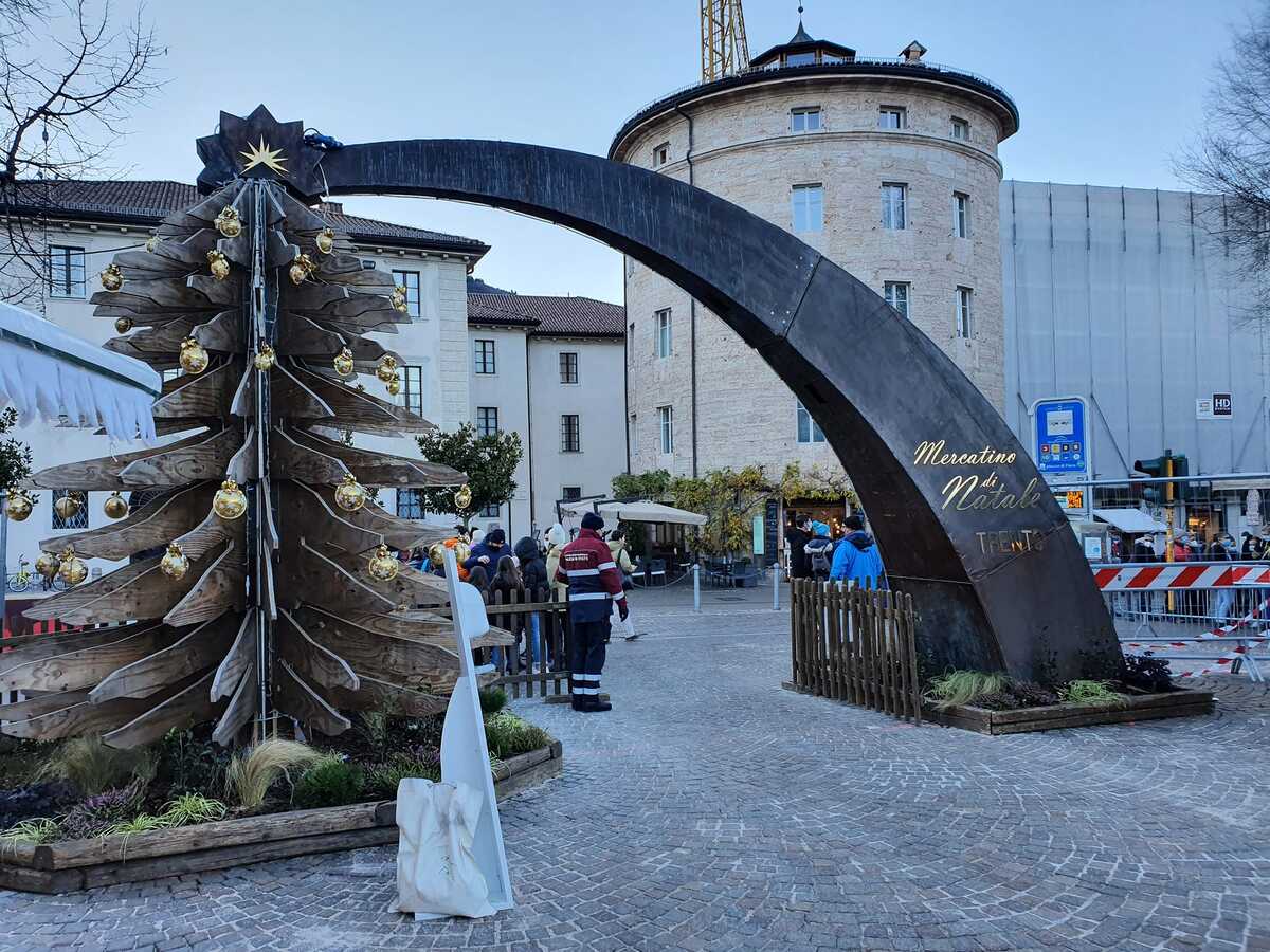Mercatini di Natale, il treno speciale che collega Milano-Trento: data, orari e prezzi