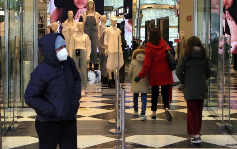 porte chiuse negozi, evitare dispersione energetica