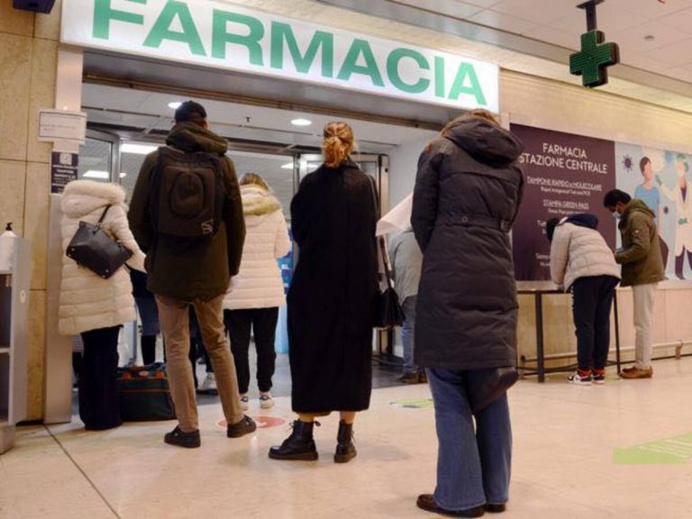 Covid, Farmacia Milano