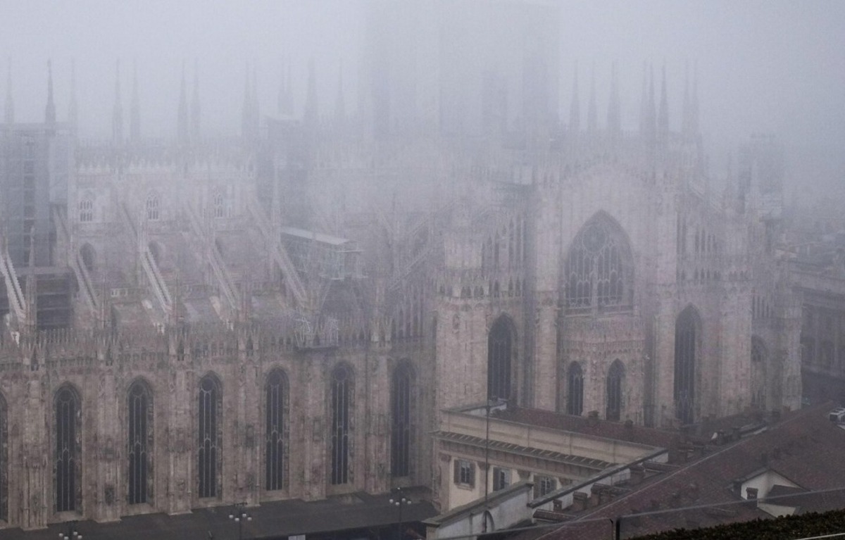 Smog a Milano, scatta il blocco del traffico: quali auto potranno circolare?