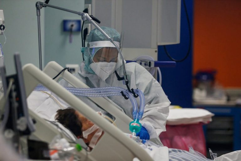 Ricoverati solo no vax all'ospedale in Fiera Milano