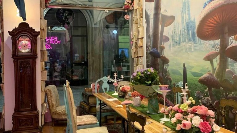 Nuova apertura Rabbit Hole Milano ispirata ad Alice nel Paese delle Meraviglie