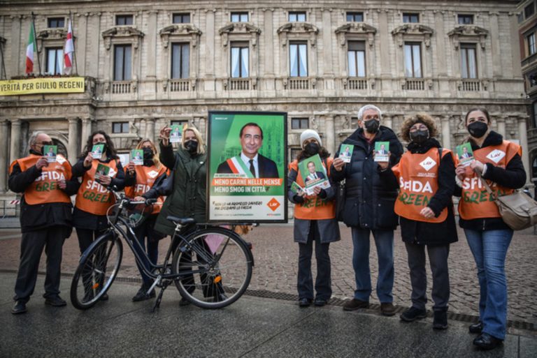La sfida green di Lav al sindaco di Milano: meno carne in mensa per ridurre lo smog