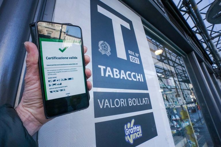 Sciopero dei tabaccai contro il Green Pass: “Siamo servizi essenziali”