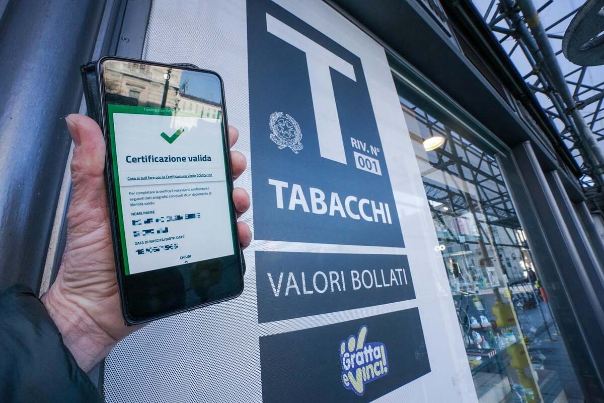 Sciopero dei tabaccai contro il Green Pass: “Siamo servizi essenziali”