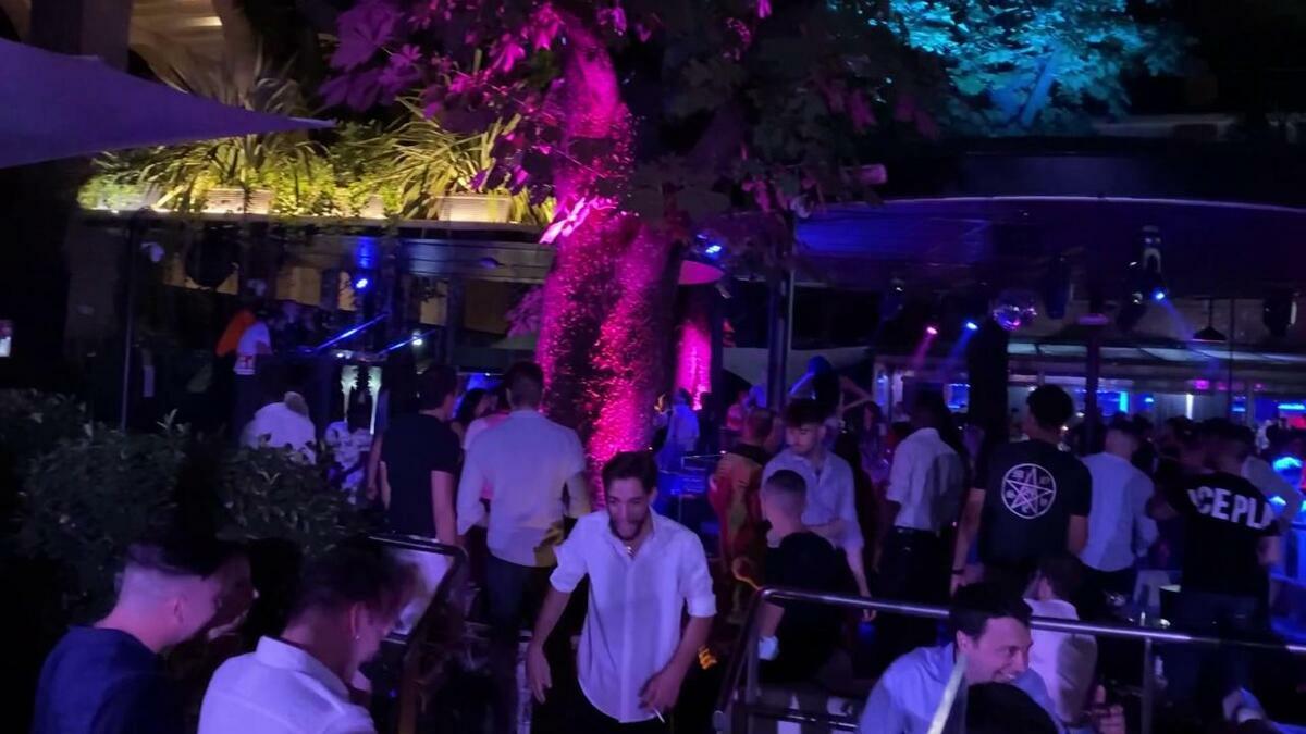 Covid: chiuse altre due discoteche per il mancato rispetto delle regole