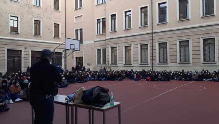 occupato liceo classico Manzoni, la decisione degli studenti
