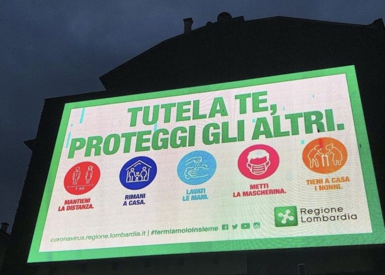 Piazza 8 novembre illuminata a giorno, Milano